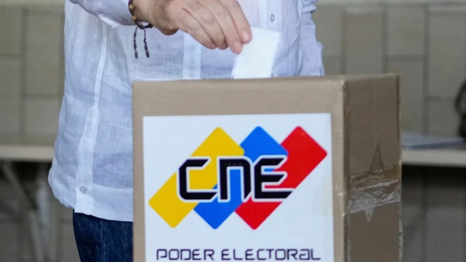 Venezuela: CNE entrega atas da eleição à Justiça