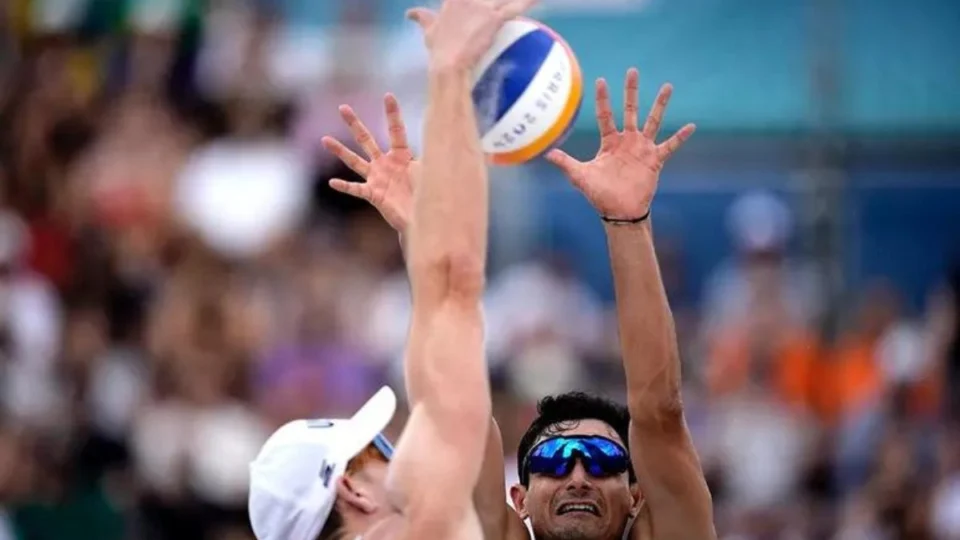 Olimpíadas 2024: Brasil perde para os EUA no vôlei de praia; veja