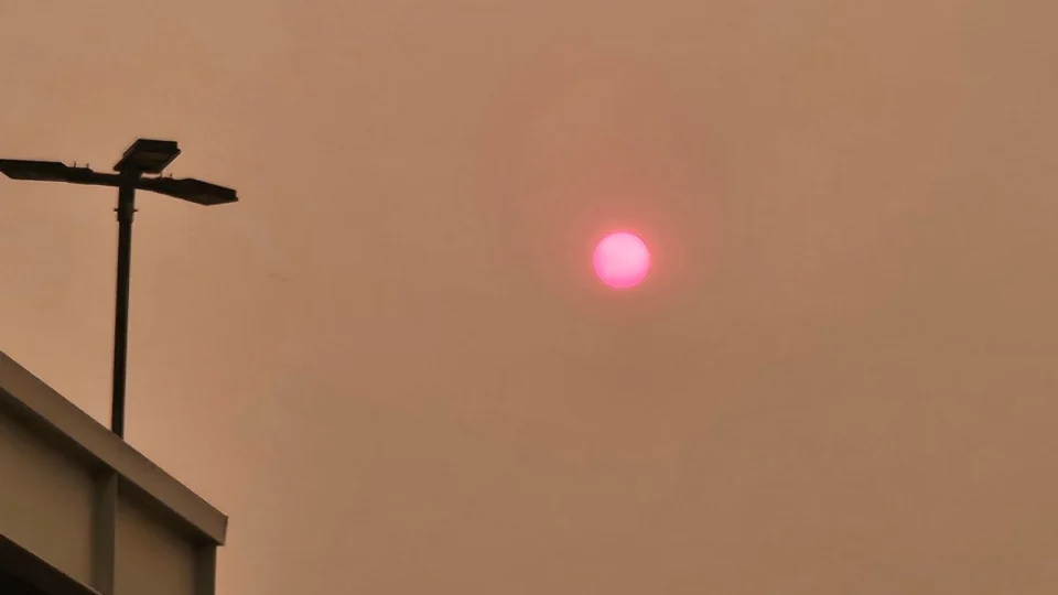O que acontece quando o Sol fica rosa? Descubra o que causou o fenômeno em SP