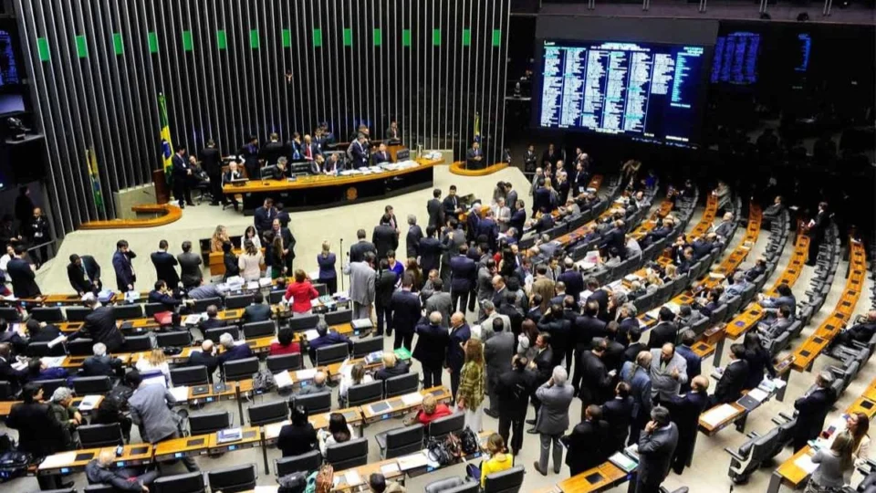 Congresso vai promulgar PEC da Anistia nesta quinta-feira (21)