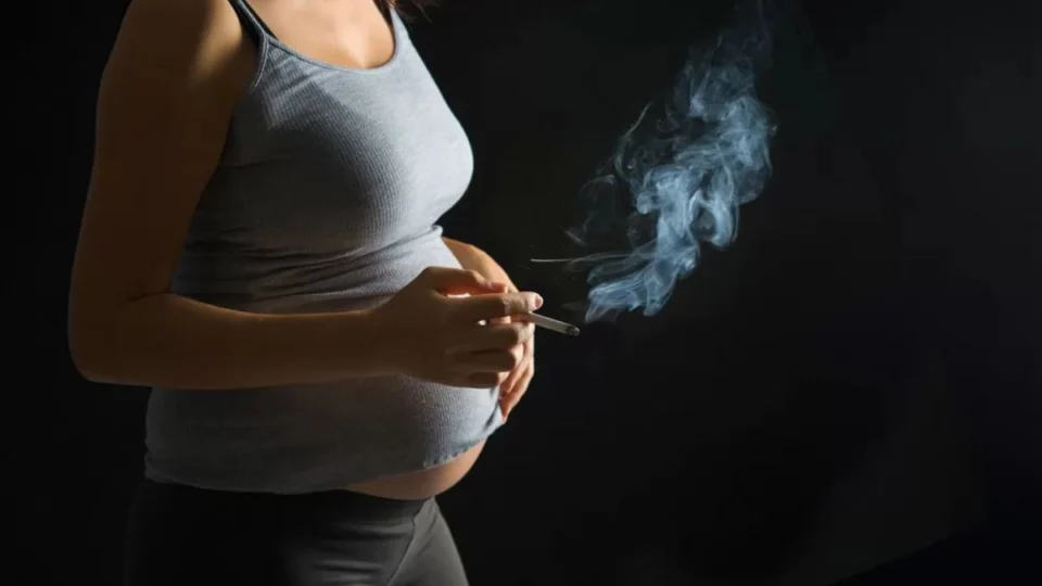 Cresce número de gestantes fumantes no Brasil, aponta estudo