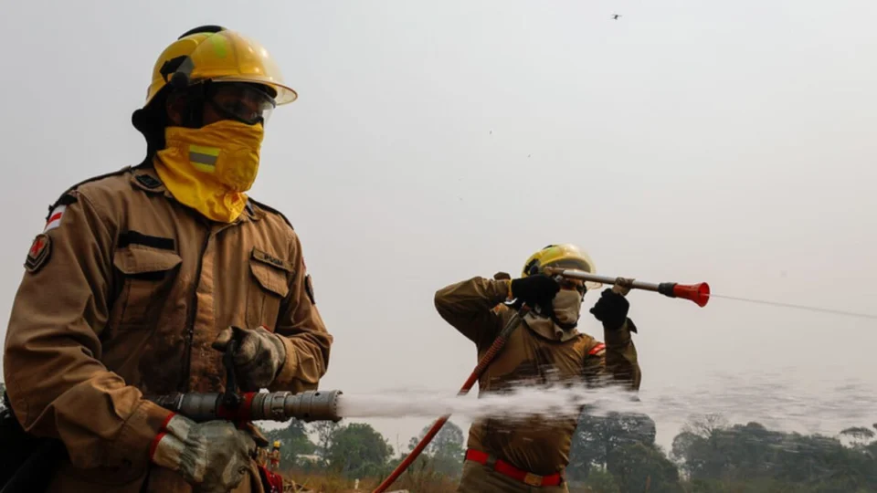 Amazonas anuncia medidas para minimizar efeitos das queimadas e seca no estado