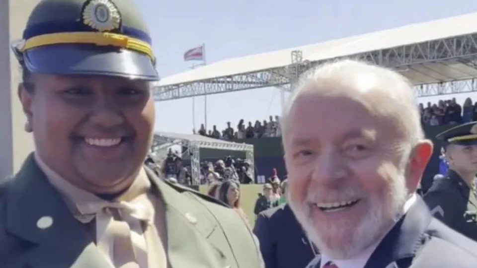 Lula condecora atletas olímpicos com medalha do exército