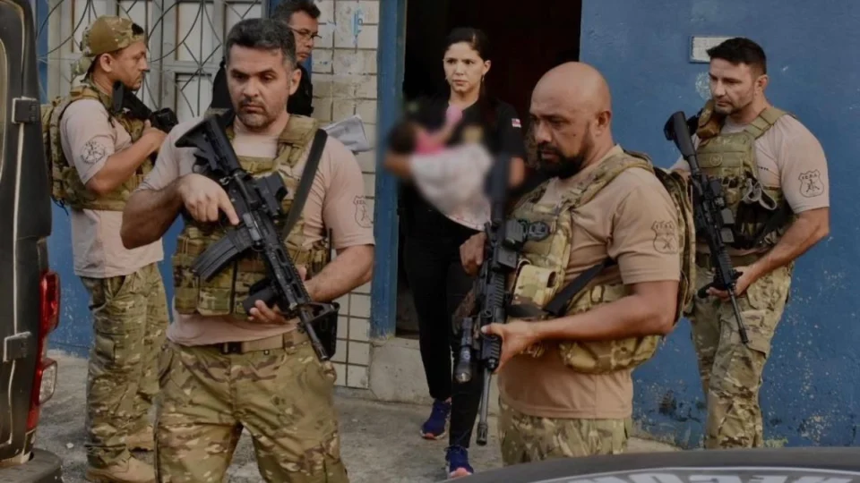 Mãe usa bebê de 20 dias para pagar dívida de tráfico em Manaus; veja