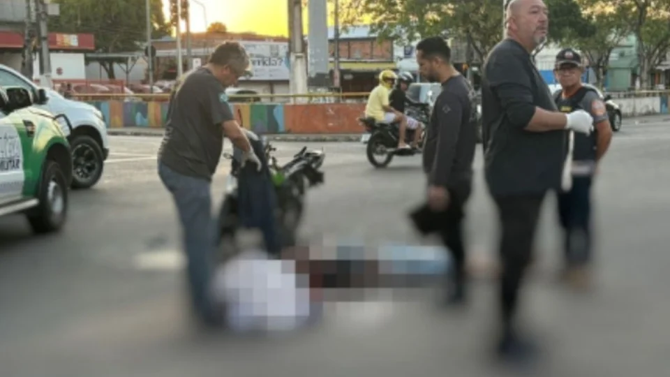 Motociclista morre após colidir contra carro na Compensa