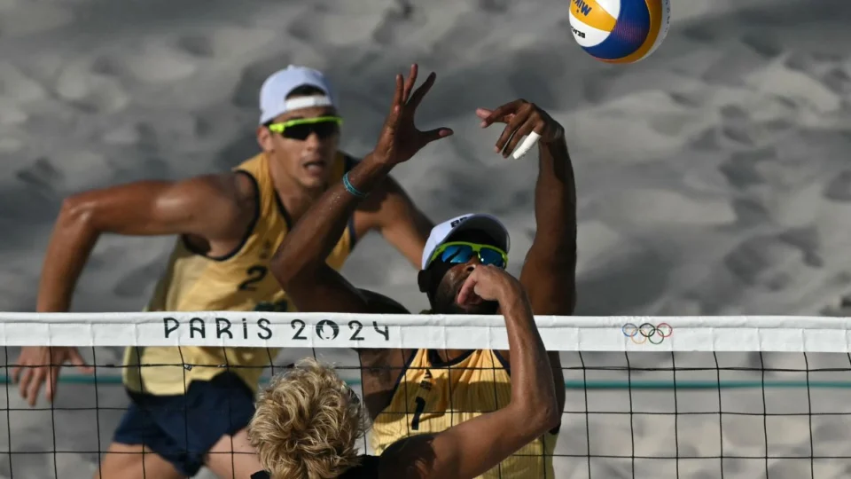 Olimpíadas 2024: Brasil se despede do vôlei de praia masculino
