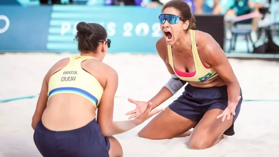 Olimpíadas 2024: Duda e Ana Patrícia vão à semifinal no vôlei de praia