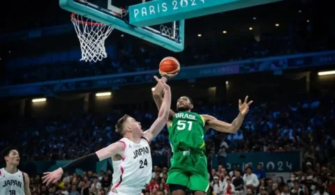 Olimpíadas 2024: Brasil derrota o Japão no basquete masculino