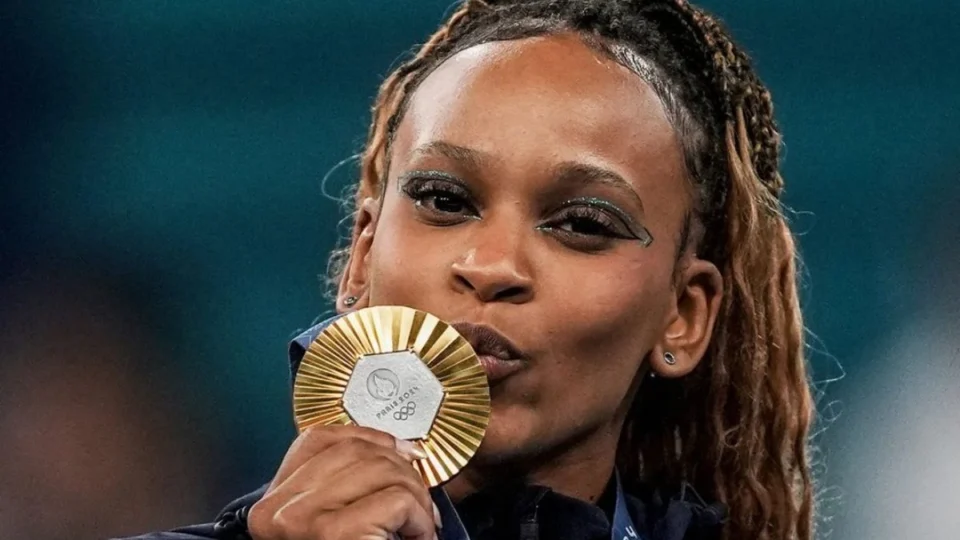 Olimpíadas 2024: Rebeca Andrade é ouro no solo e bate recorde