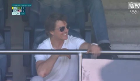 Tom Cruise assiste à final do futebol feminino entre Brasil x EUA
