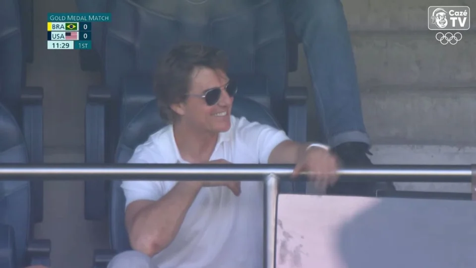 Tom Cruise assiste à final do futebol feminino entre Brasil x EUA