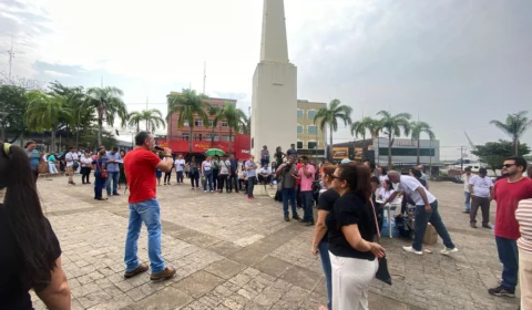 Professores e servidores do Acre deflagram greve por tempo indeterminado
