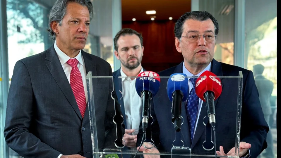Reforma Tributária: Haddad promete a Eduardo Braga retirada de urgência