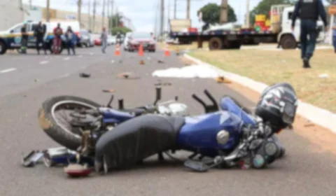 Mulher é lançada da rodovia e morre após acidente com moto no DF