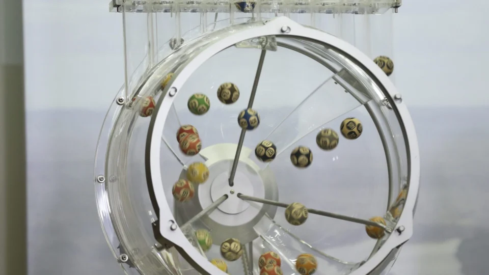 Lotofácil 3170: 3 apostas acertam e ganham R$ R$ 1,6 milhão cada