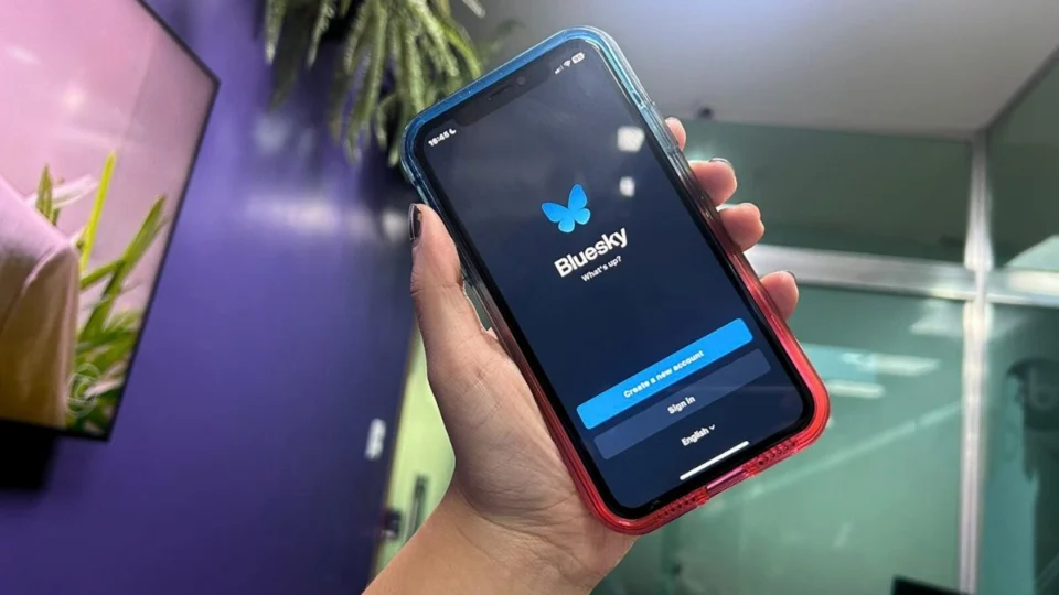 Bluesky recebe 1 milhão de usuários após bloqueio do X (Twitter)