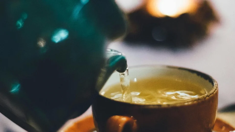 Chás para eliminar gases: aprenda as melhores receitas