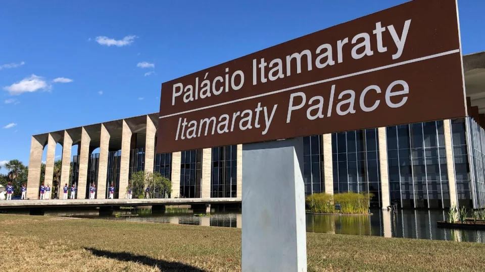 Greve histórica de diplomatas do Itamaraty pode acontecer pela primeira vez