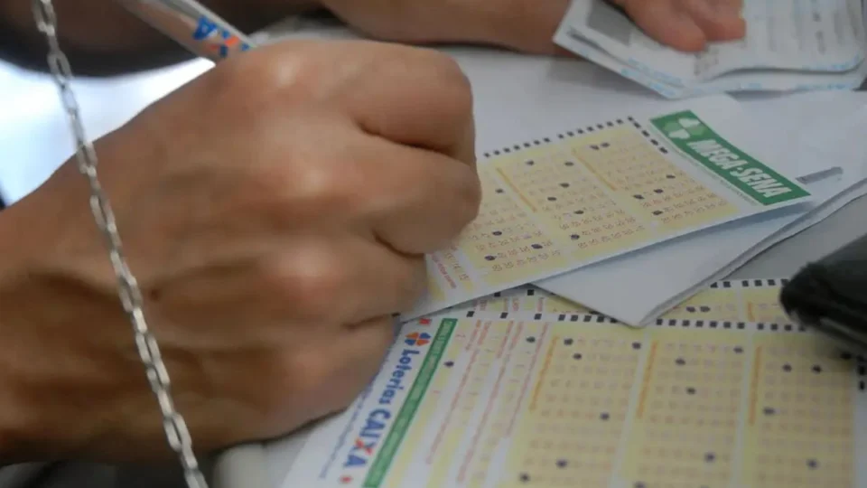Mega-Sena de hoje (13/08): veja números sorteados no concurso 2761