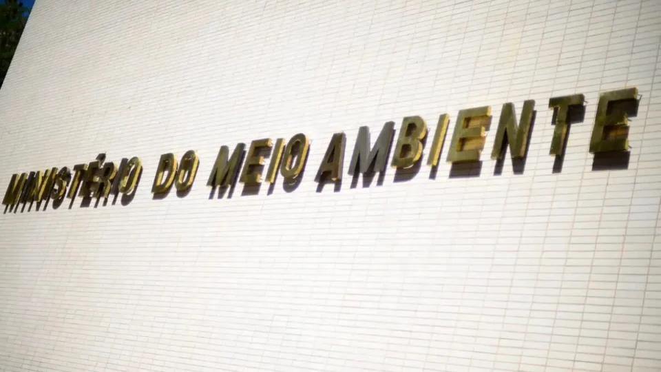 Governo fecha acordo com servidores federais ambientais