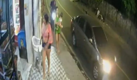 VÍDEO: motoboy invade calçada e atinge mãe e bebê em Manaus