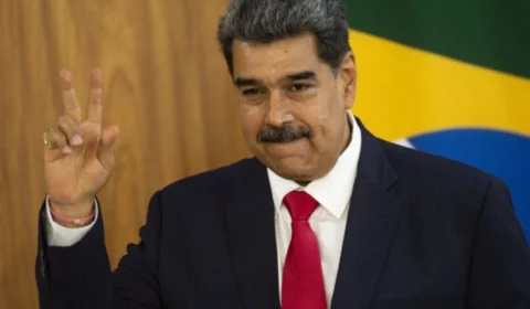 Venezuelanos se reúnem em Boa Vista para comemorar prisão de Nicolás Maduro