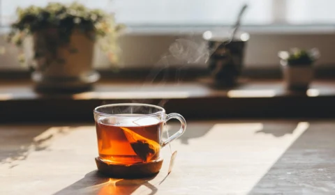 Chás para baixar o colesterol: veja 10 receitas