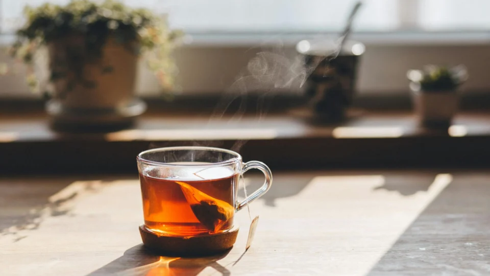 Chás para alívio da rinite e sinusite: conheça duas receitas infalíveis