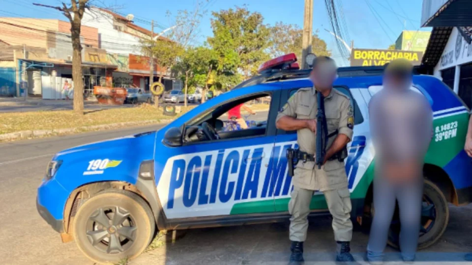 Adolescente esfaqueia, bate e atira contra mãe por escova em GO