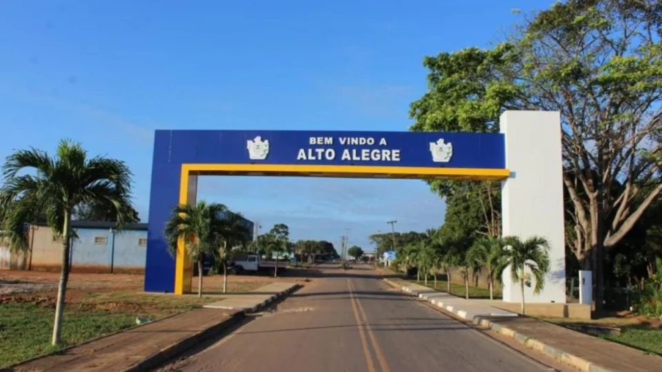 Motorista cai de ribanceira na RR-325, em Alto Alegre