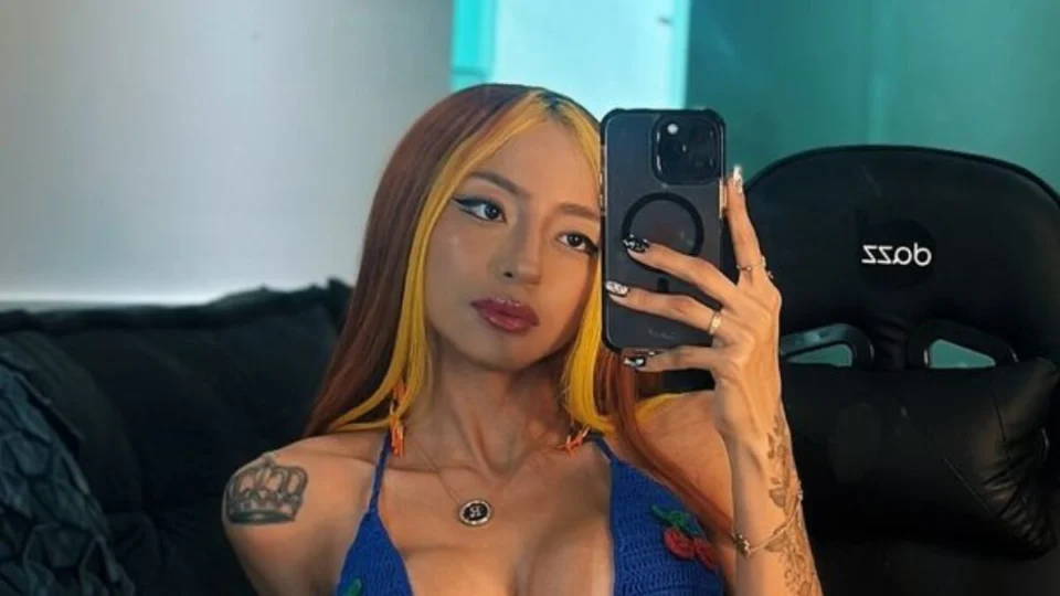 Ruivinha de Marte posta foto de biquíni e web reage: ‘fermento’