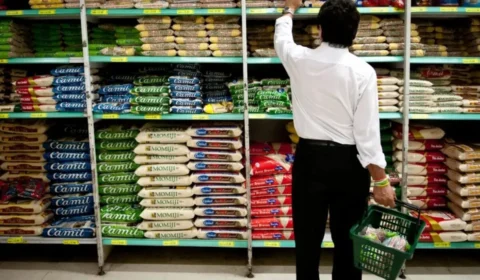 Cesta básica reduz preço em 17 capitais do Brasil; veja