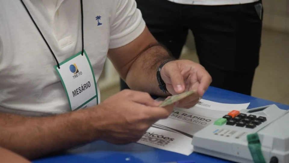 Mesário tem direito a folga por trabalhar nas eleições?