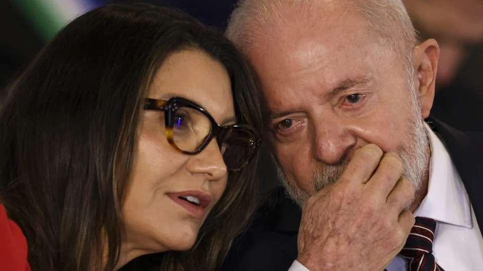 Avião de Lula tem 16 pessoas a bordo: saiba quem está na aeronave