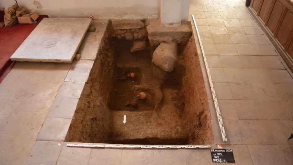 Arqueólogos descobrem túmulo medieval com ‘vampiros’ na Polônia