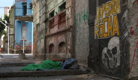 Brasil tem 57 mil pessoas morando em tendas e barracas; diz IBGE