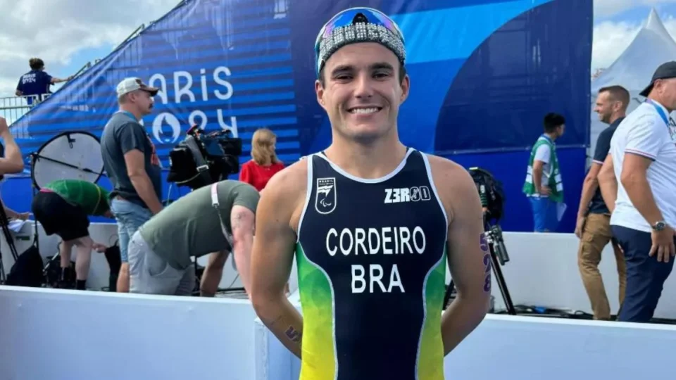 Paralimpíadas 2024: Ronan Cordeiro conquista prata no triatlo