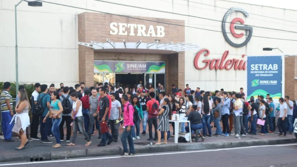 Sines ofertam 695 vagas de emprego nesta segunda (9); confira