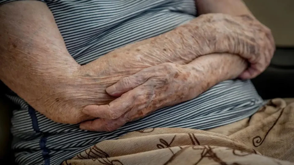 Brasil tem 160 mil idosos em asilos e 14 mil crianças em orfanatos