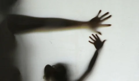 Homem suspeito de feminicídio é espancado no DF