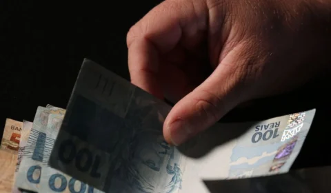 Lula avalia isenção do IR para quem ganha até R$ 5 mil