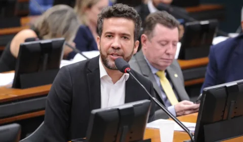 PF indicia André Janones por corrupção e peculato