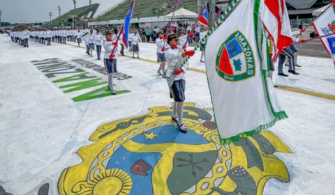 Desfile cívico reúne mais de 4 mil alunos no Sambódromo de Manaus