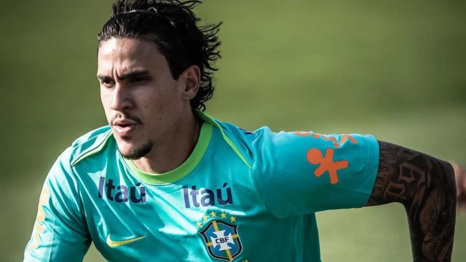 Pedro rompe ligamento e ficará até um ano fora; assista vídeo