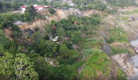 Desmoronamento no AM: vídeo mostra destruição que desabrigou famílias