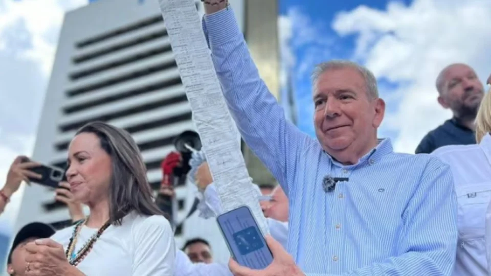 Edmundo González deixa a Venezuela e é exilado na Espanha