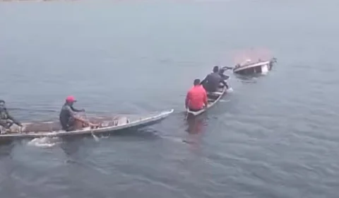 VÍDEO: Embarcação naufraga com sete pessoas após acidente em Parintins