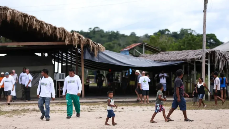 Seca impacta 42 territórios indígenas e escolas na Amazônia