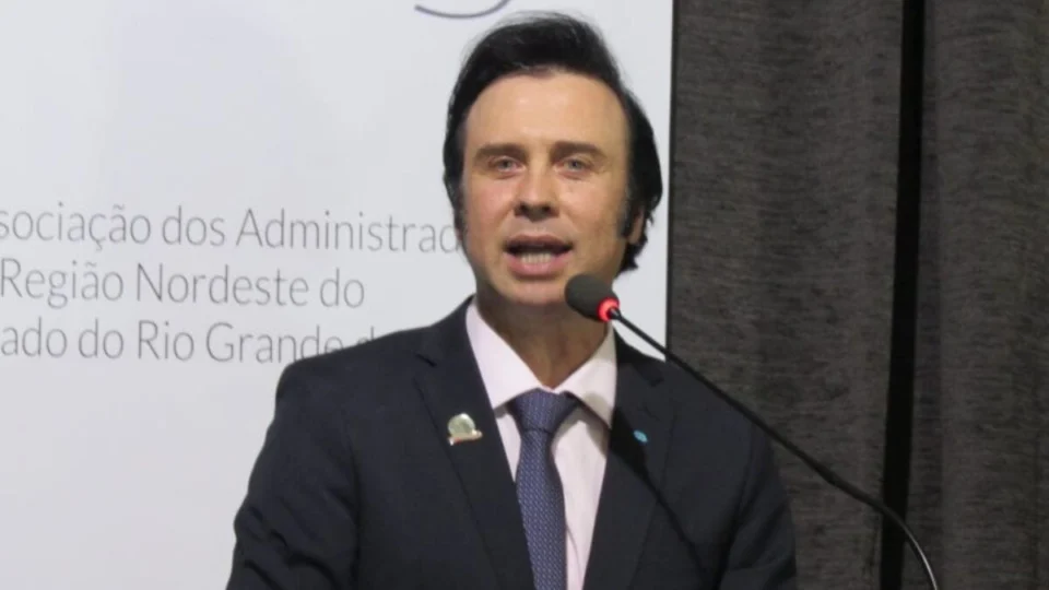 Prefeito que simulou decapitação de Moraes incitou crime, segundo PF