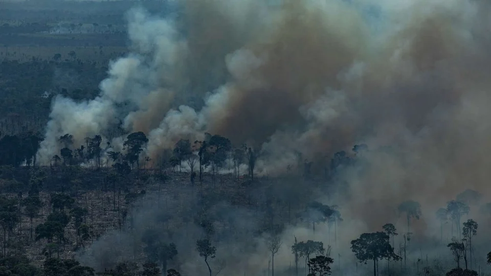 Fumaça de queimadas na Amazônia volta a encobrir o Sul do país